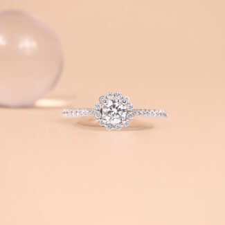 Ring Solitaire Halo Setting GIA 0.31CT VVS2 F Color